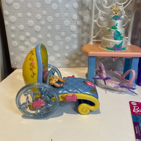 Barbie 👸Sleeping Beauty & 🤴Royal Ken with Princess & the Pauper Playset - Picture 7 of 16